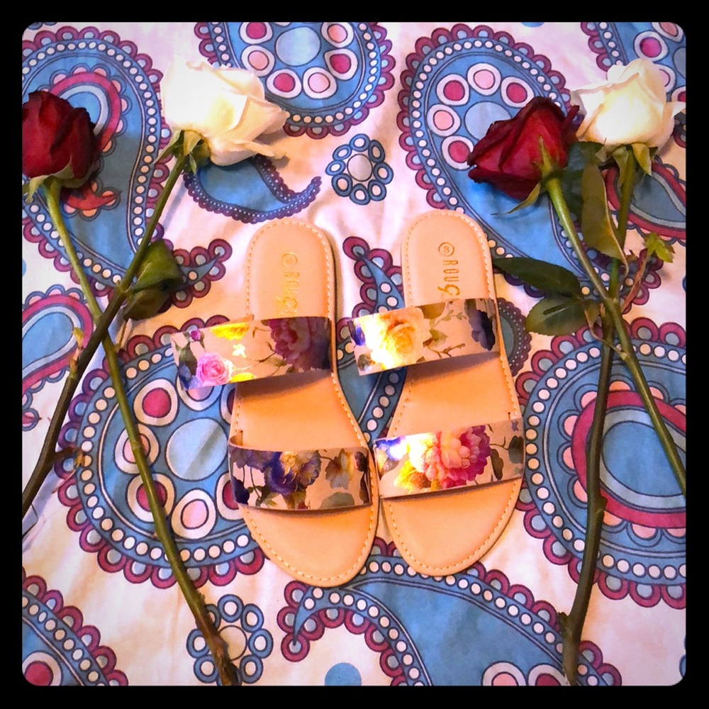 NWOT Floral Flats 